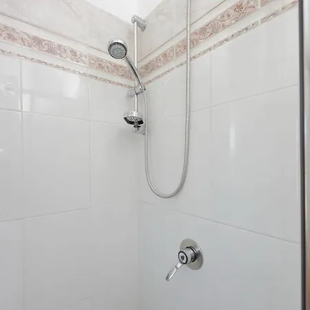 Zucchi Guest house *